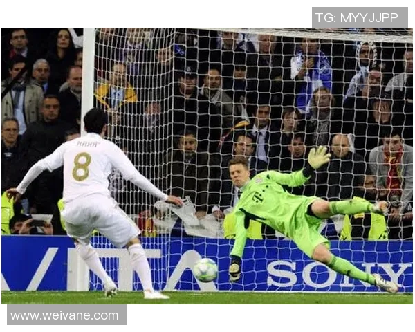 足球明星精彩射点球瞬间的高清图片展示与分析