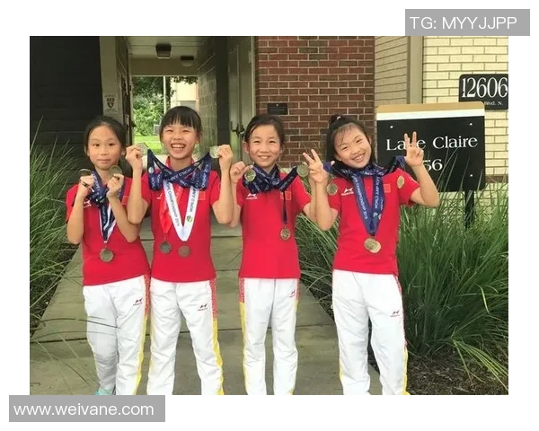 香港足球明星小童星的成长之路与梦想追逐的精彩故事 香港足球明星小童星的成长之路与梦想追逐的精彩故事