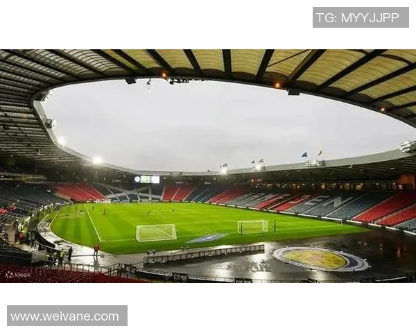 外国神级足球明星的传奇故事与球场上的辉煌时刻回顾